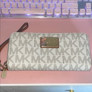 Michael Kors Signature Wallet